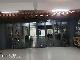 君派门窗携手印度尼西亚品牌酒店3.0厚超重型折叠门定制案例